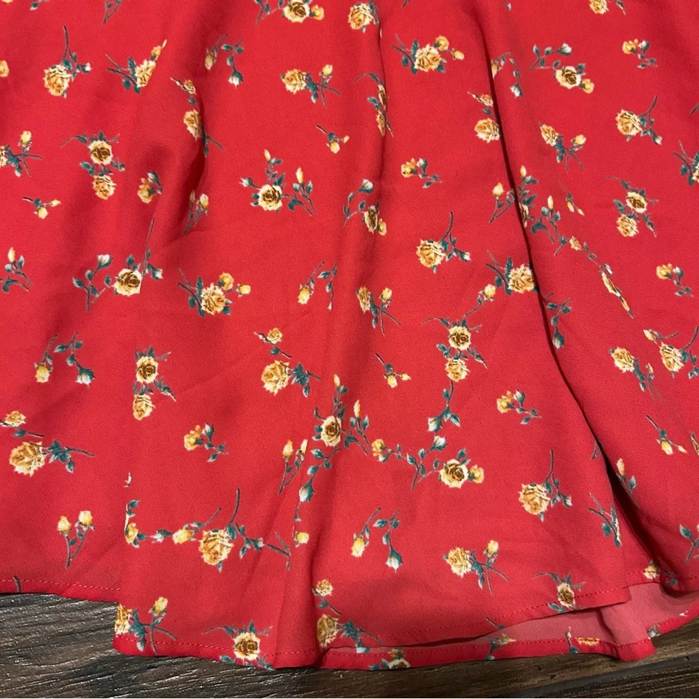 Forever 21 Mini Skirt Flowy Size Medium Orange Red with Yellow Roses Side Zipper